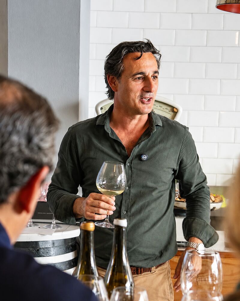 Socio de AIEGYT presentando una cata de los vinos del proyecto